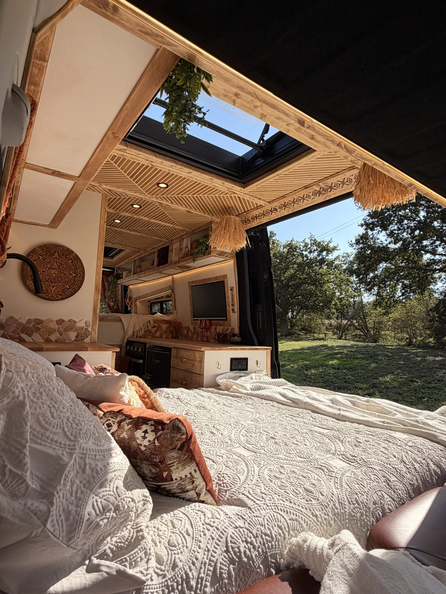 Win Tōnatiuh - The Ultimate 4-Berth Villa on wheels + £2000 cash! - Image 17