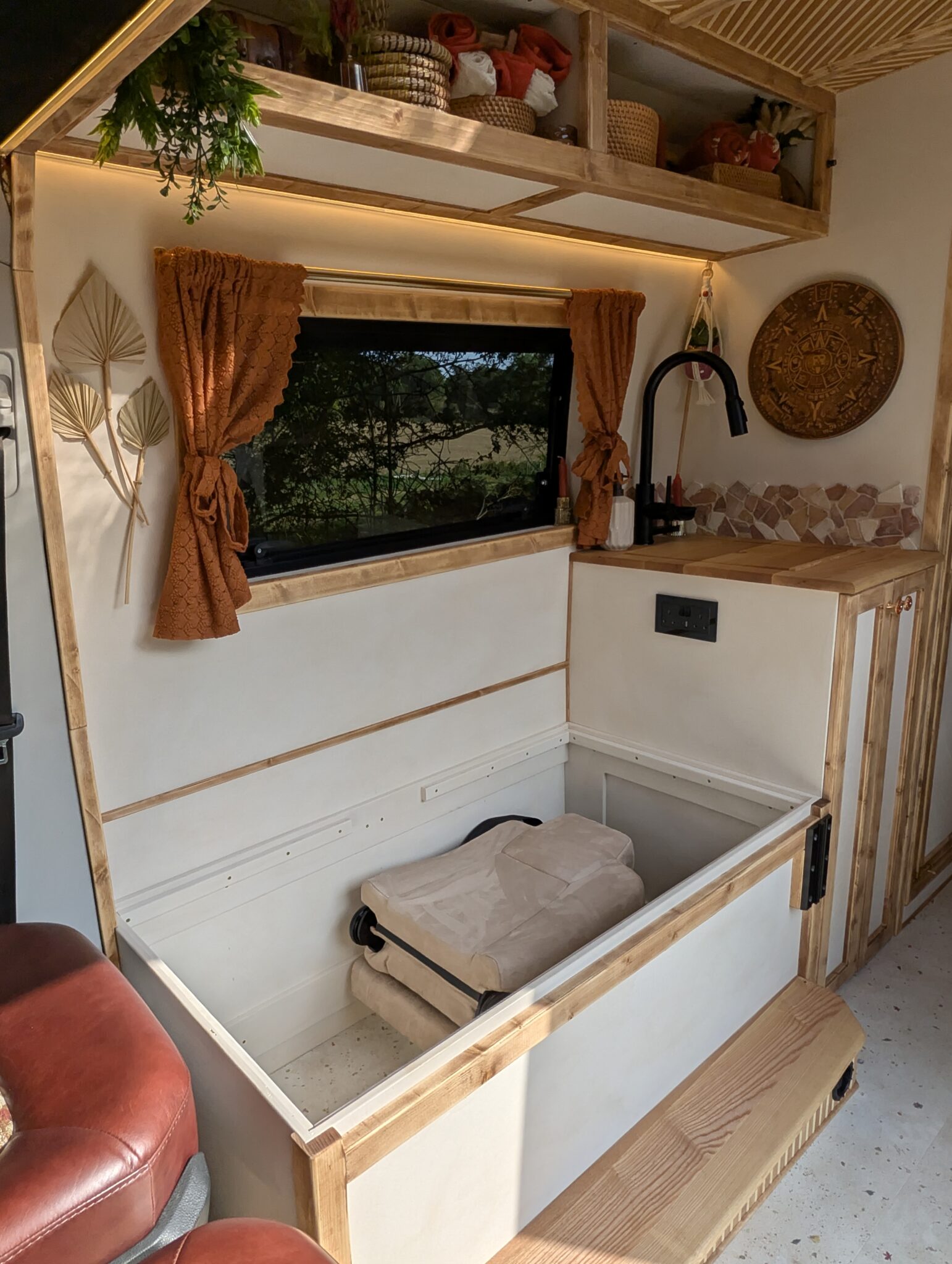 Win Tōnatiuh - The Ultimate 4-Berth Villa on wheels + £2000 cash! - Image 28