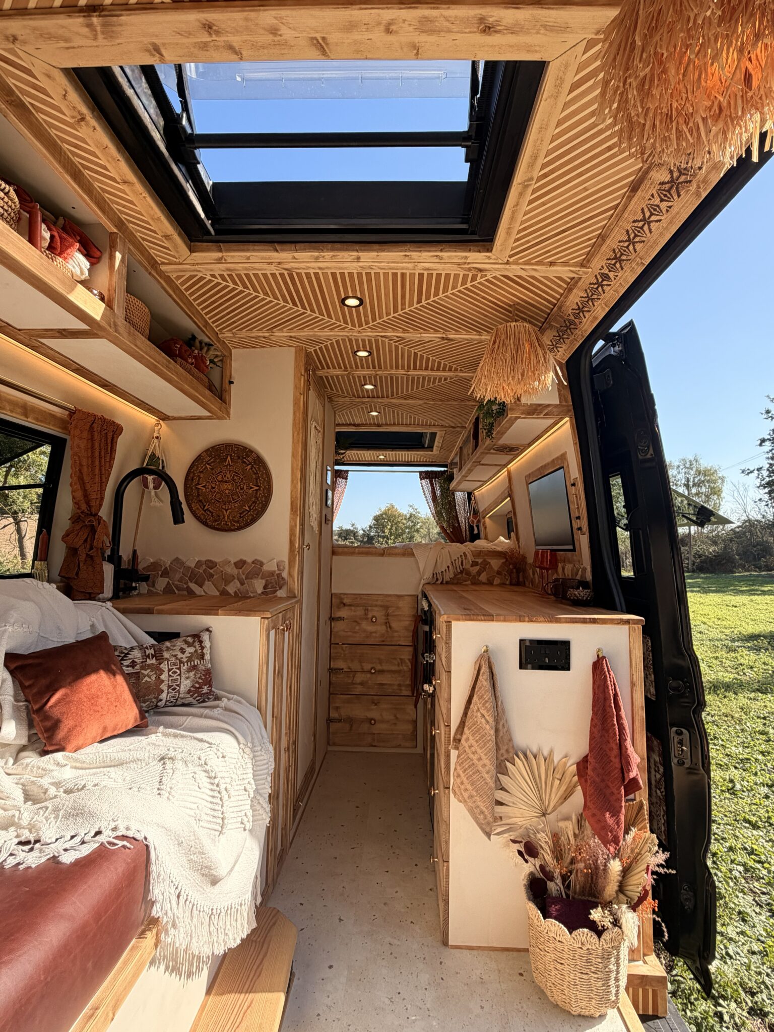 Win Tōnatiuh - The Ultimate 4-Berth Villa on wheels + £2000 cash! - Image 3