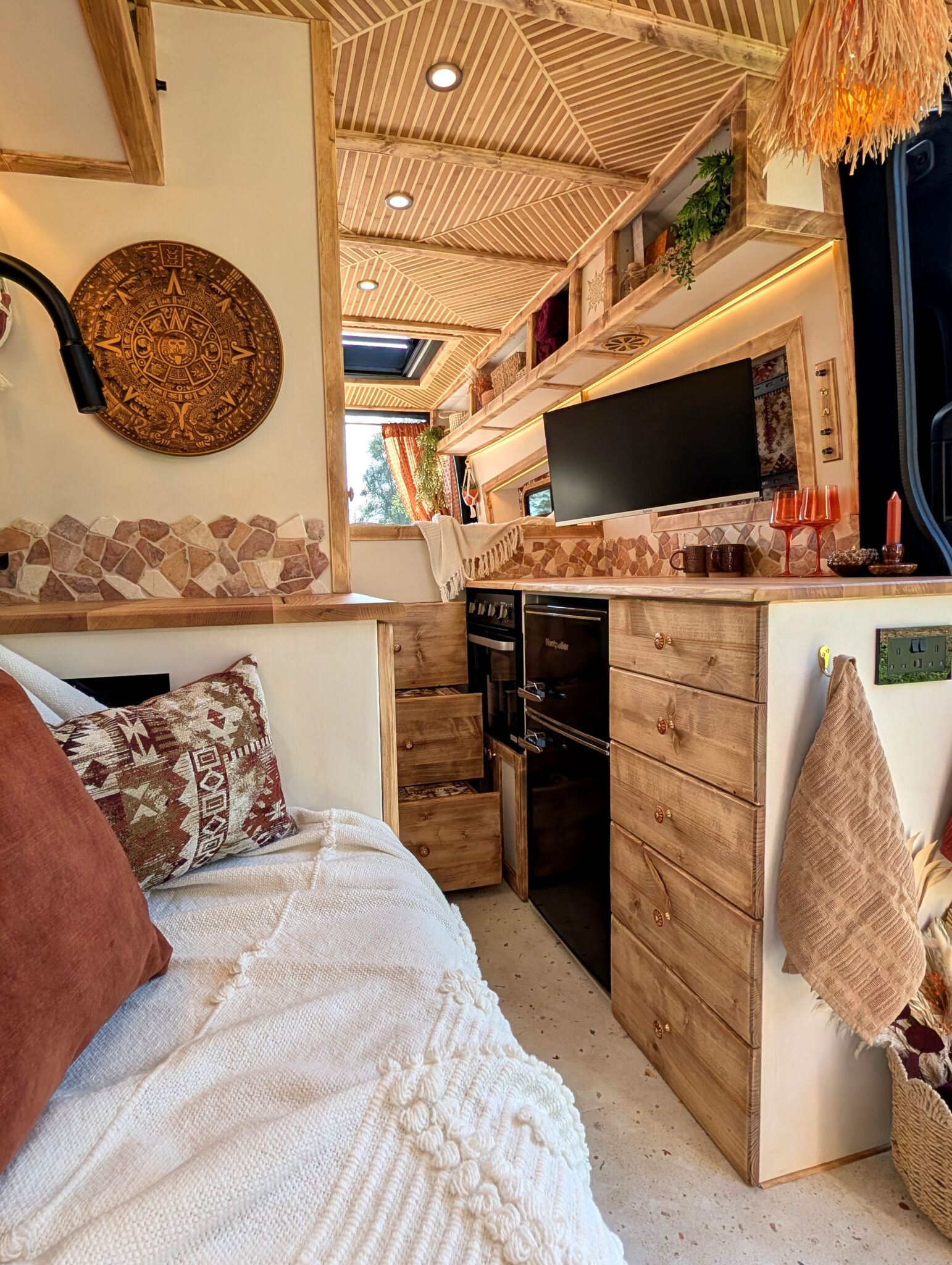 Win Tōnatiuh - The Ultimate 4-Berth Villa on wheels + £2000 cash! - Image 5
